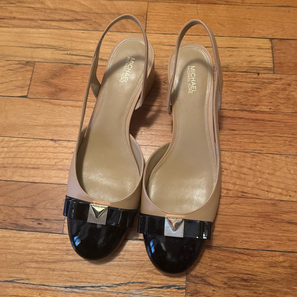 Michael Kors beige bow shoes